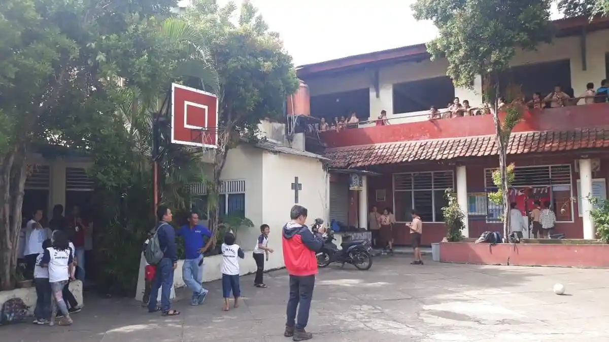 Air Mata Guru Saat Bacakan Surat Terakhir Sarah