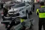 mobil-tabrak-tiang-parameswara.jpg