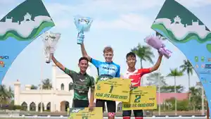 Pebalap-Selandia-Baru-balap-sepeda-Tour-de-Siak-2024.jpg