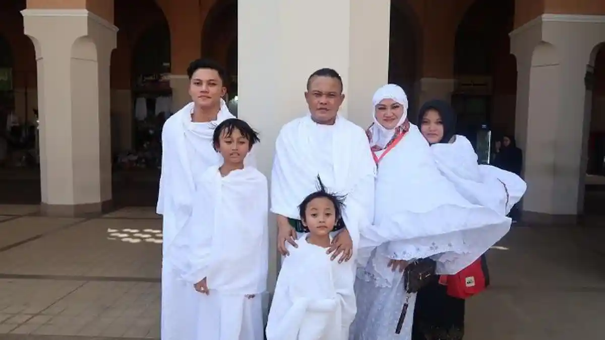 Demi Keutuhan Keluarga, Putra Sulung Sule Rela Sujud di Kaki Ibunya
