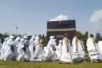 Praktik-Tawaf-Manasik-Haji-Kudus.jpg