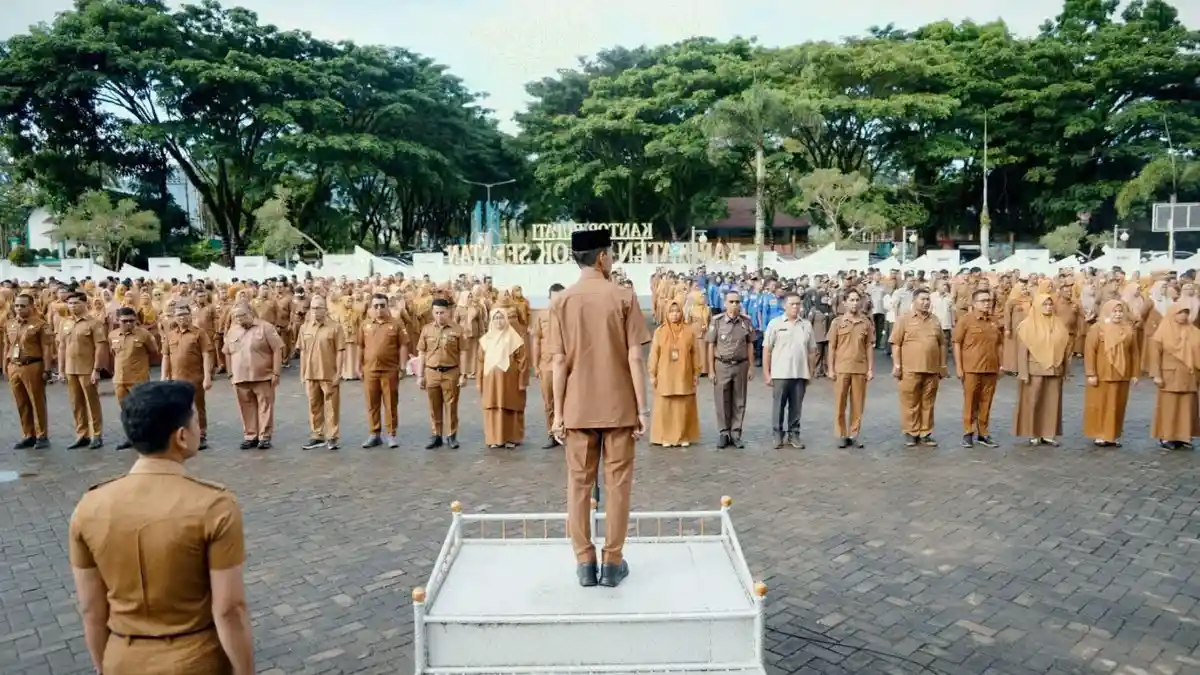 Memimpin Apel Senin, Wabup Solok Selatan Singgung Exit Meeting BPK hingga Doakan Jemaah Haji