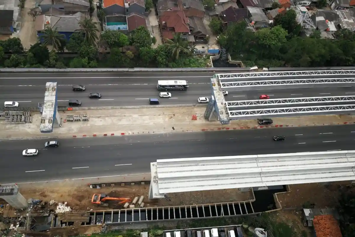 Bikin Macet Tol Japek, Menhub Stop Sementara Proyek LRT dan Kereta Cepat Jakarta-BDG Sampai Lebaran