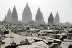 candi-prambanan-di-klaten-saat-diselimuti-abu-vulkanik-erupsi-gunung-kelud_20180129_220450.jpg