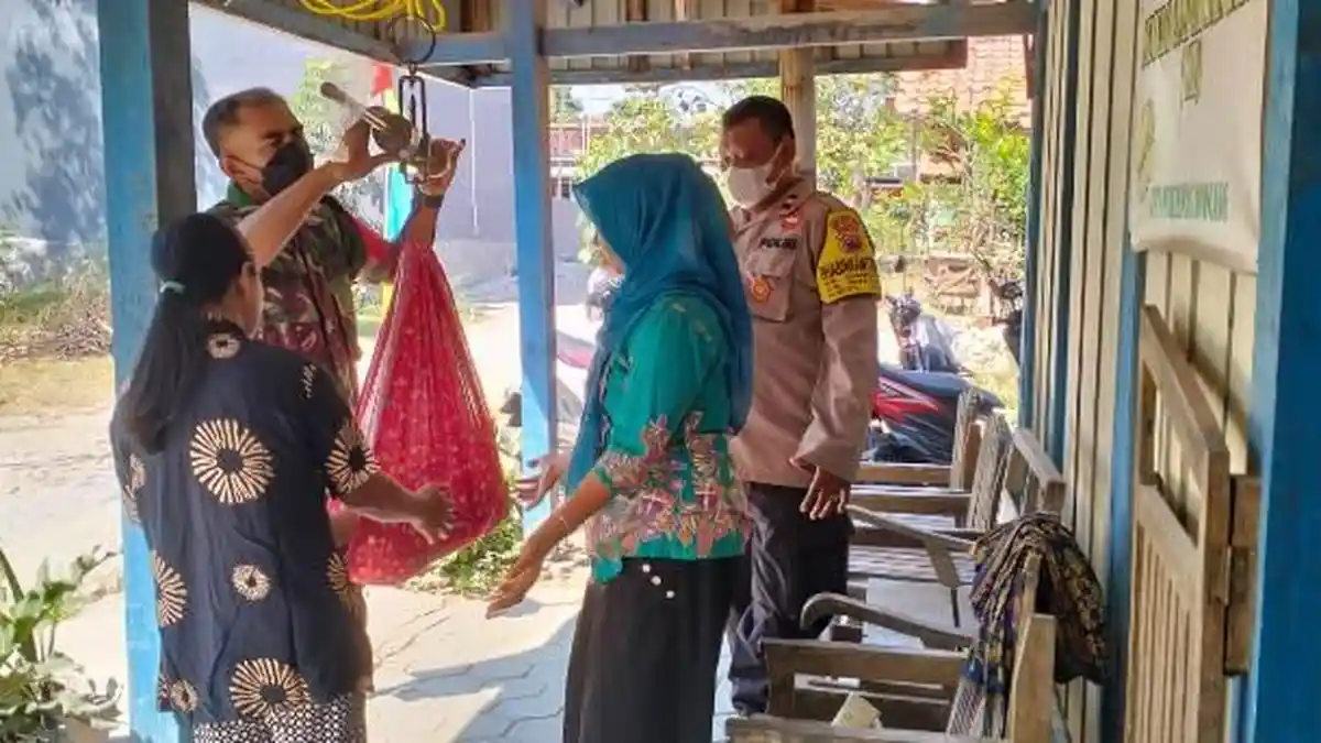 Beri Semangat Anak-anak, Petugas Gabungan Dampingi Pelaksanaan Bulan Imunisasi Anak di Blora
