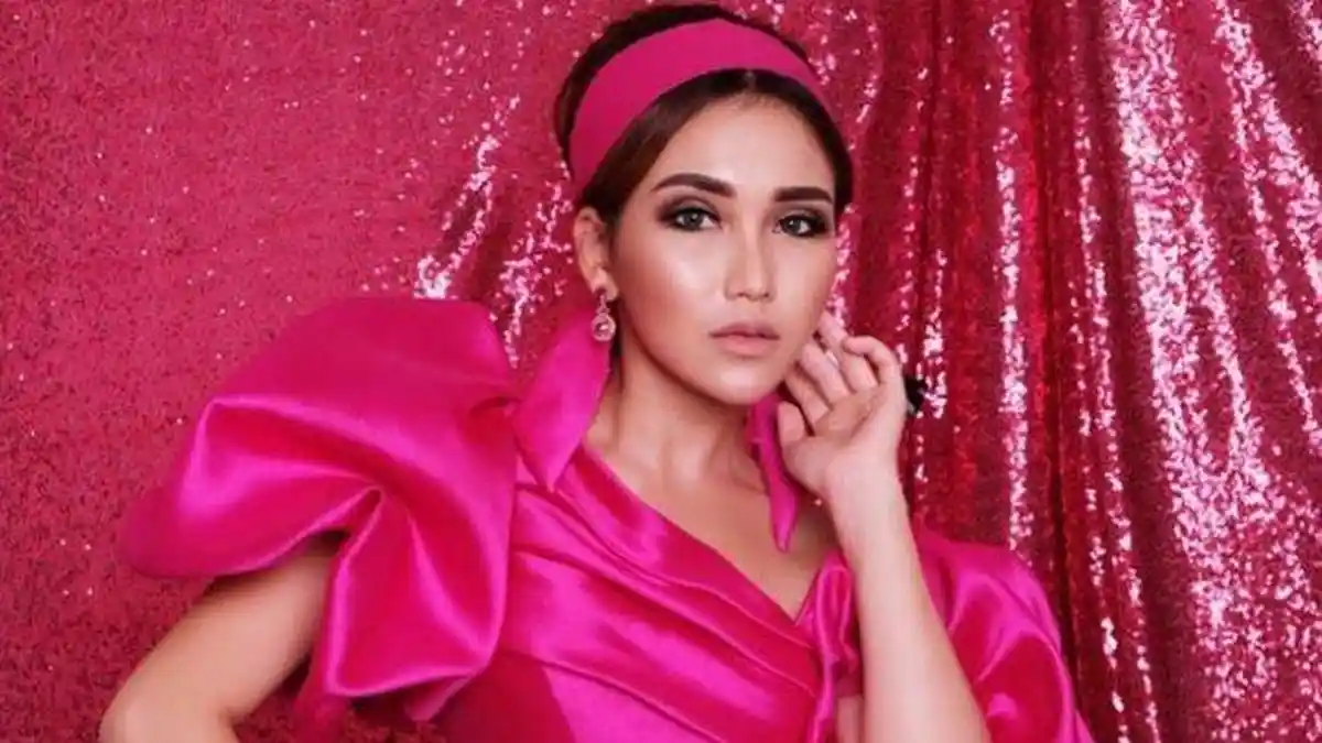 Ayu Ting Ting Tak Bisa Jawab Soal Matematika Mudah Ini, YouTuber Ini Ledek: Enggak Sekolah Sih