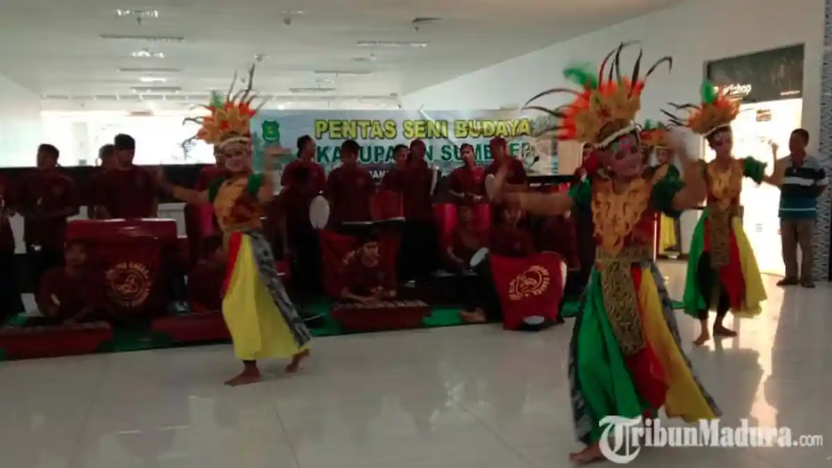 Musik Daul Sumenep Tampil di Terminal 2 Bandara Juanda, Menghibur Para Pengunjung yang Datang