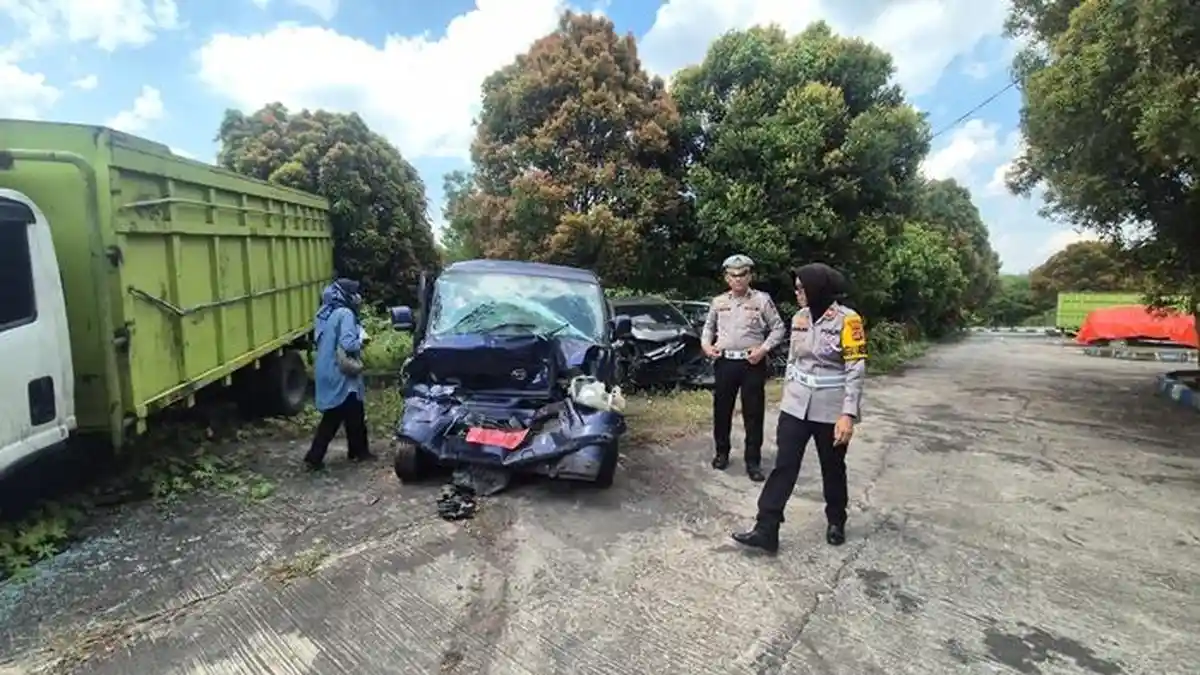Mobil Dinas Gran Max Hantam Innova di Prabumulih, Pegawai Pemkot Pagar Alam Tewas di Tempat