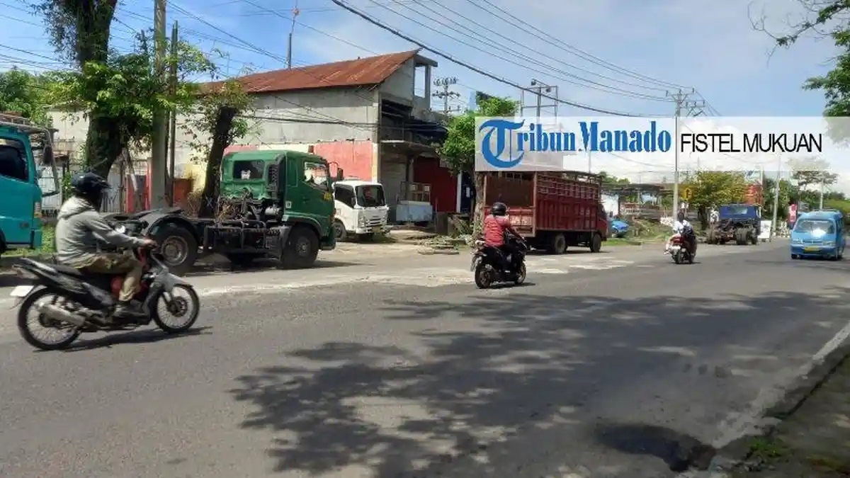 Pengendara Motor Keluhkan Jalan Nasional yang Rusak di Kota Bitung Sulawesi Utara