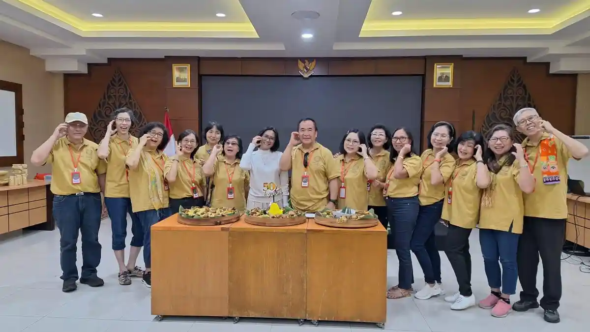 Reuni Emas, Alumni FEB UKSW Angkatan 75 Bersatu Kembali di Kampus Hebat Tanpa Sekat  