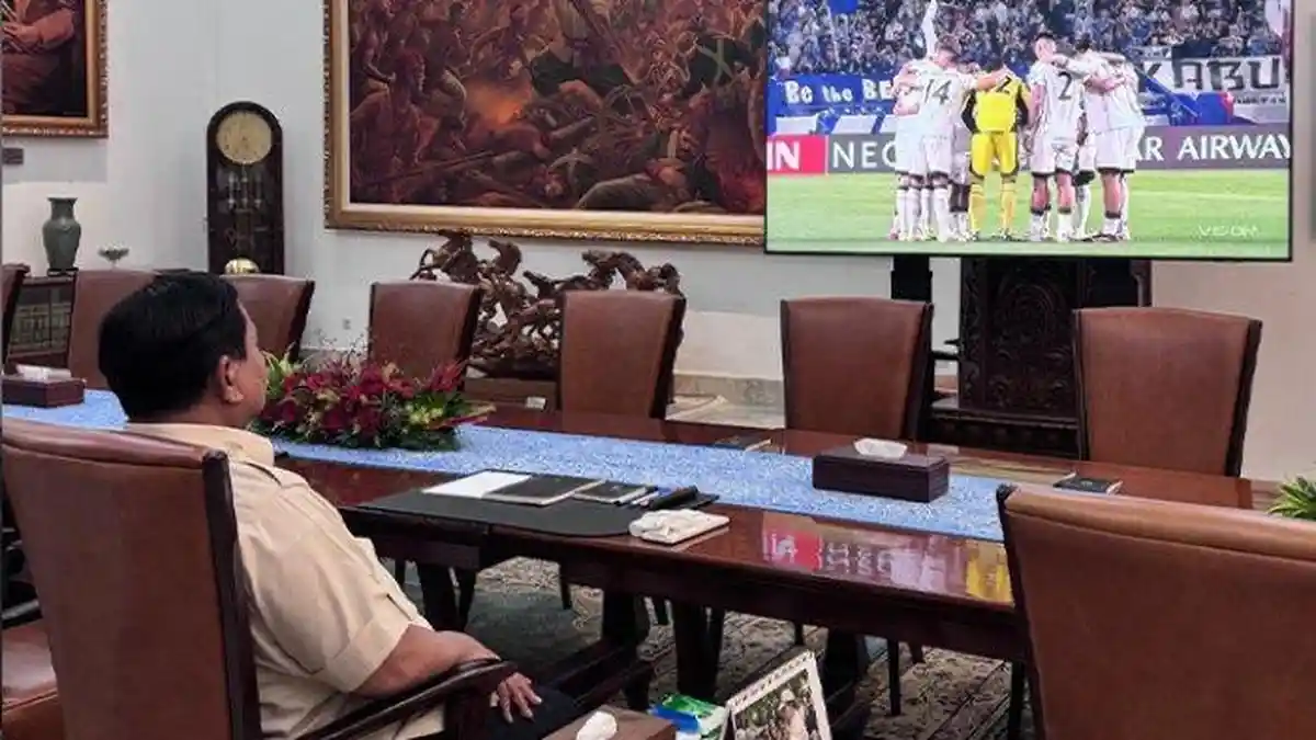 Prabowo Nonton Timnas Indonesia Dibantai Jepang, Suasana Berubah Hening, Netizen Ungkit Jam Rolex