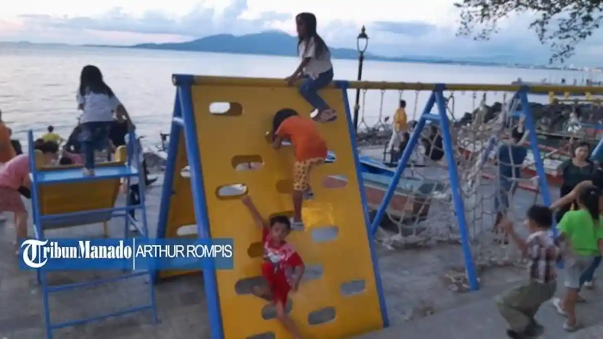 Liburan Minggu, Wahana Permainan Anak di Malalayang Beach Walk Manado Padat Pengunjung