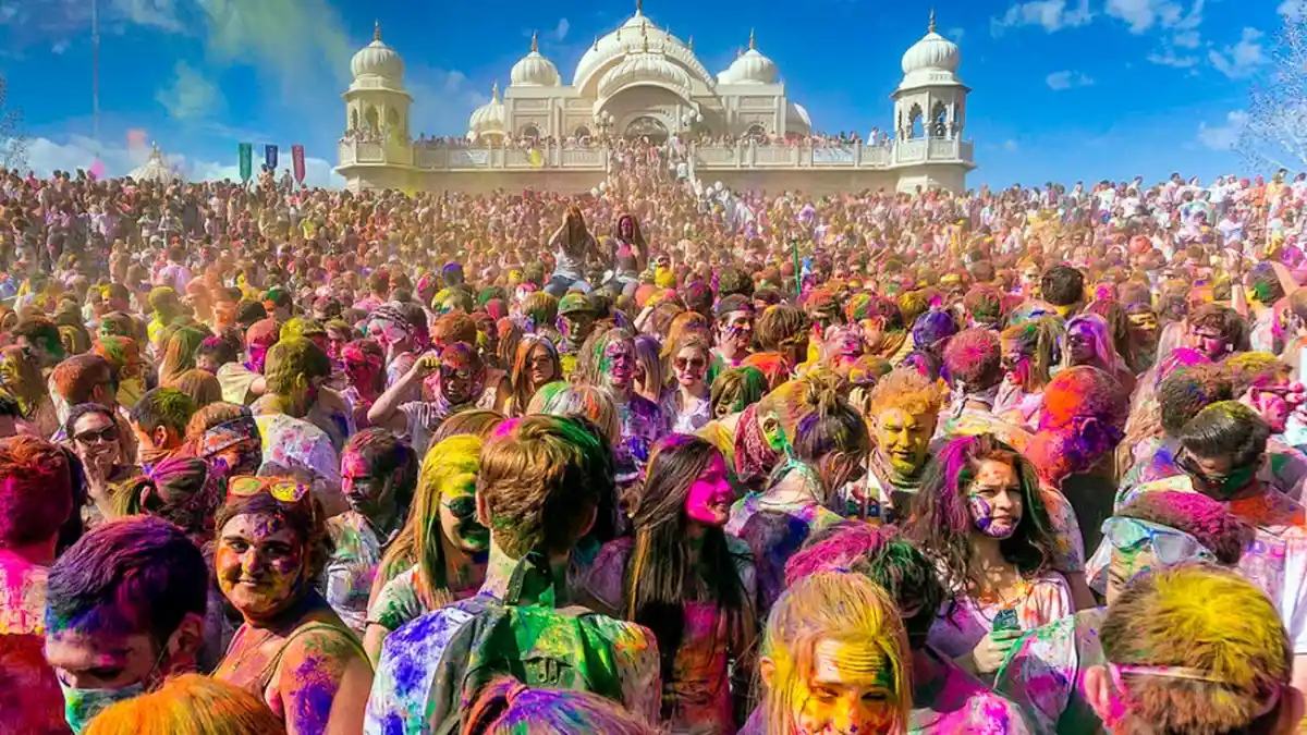 TRIBUNWIKI: India Rayakan Hari Holi dengan Penuh Warna, Ini Mitologi dan Ulasan Tradisinya!