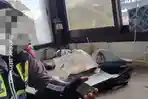 POLISI-MINTA-UANG-Tangkapan-layar-video-yang-memperlihatkan-anggota-polisi-d.jpg
