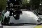 Petugas Google Maps Street View Bersihkan Kamera