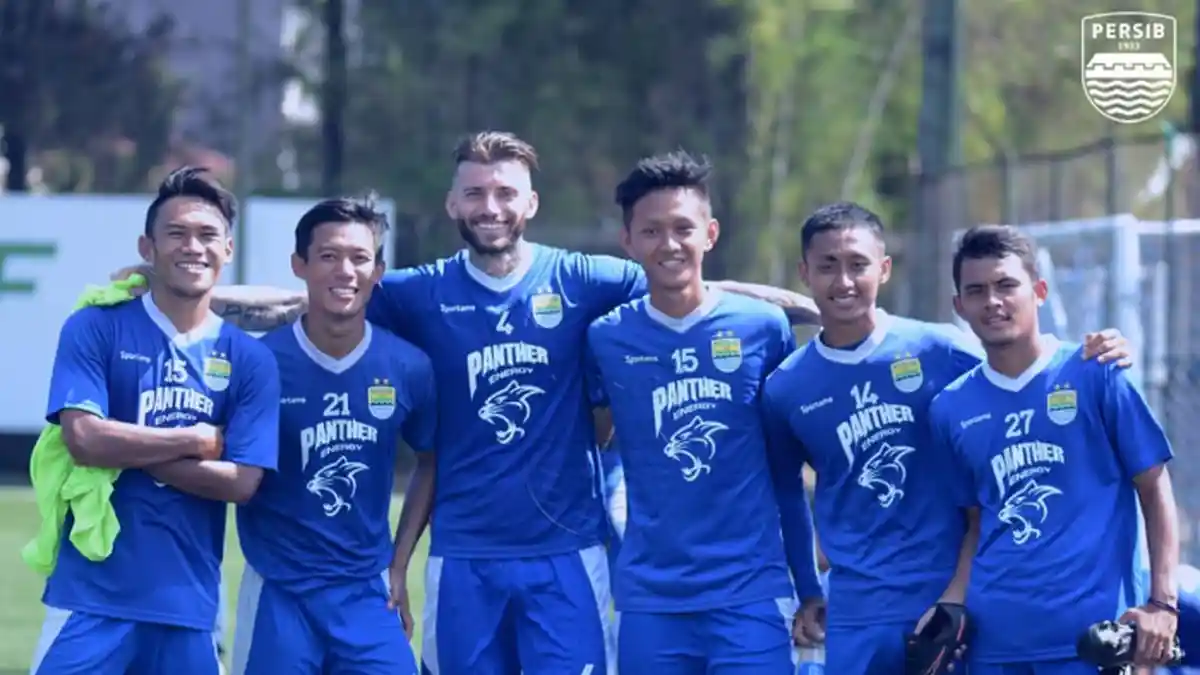 Jelang Laga Melawan Arema FC, Jersey Persib Bandung Musim 2018/2019 Ludes dalam Setengah Jam
