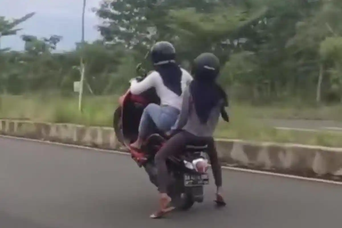 Viral Video 2 Wanita Unjuk Gigi Freestyle Motor, Bukannya Dipuji Malah Dikecam Netizen