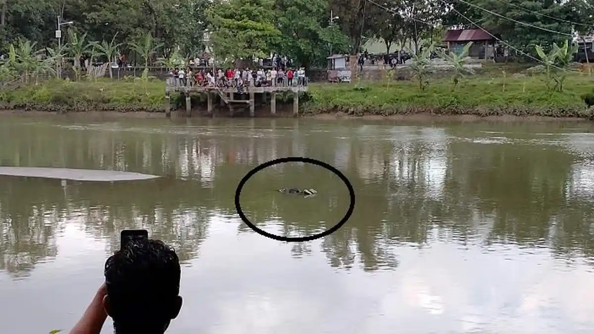 BREAKING NEWS - Sesosok Mayat Mengapung di Krueng Aceh Dekat Jembatan Beurawe Banda Aceh