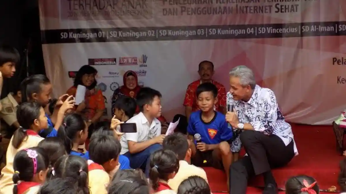 Gubernur Ganjar Kaget Dengar Siswa SD Patungan Beli Lem