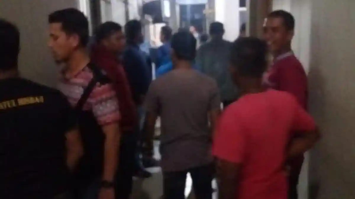 Berduaan di dalam Rumah, Bule Purtugal dan Janda Digerebek Warga Muara Dua, Lhokseumawe