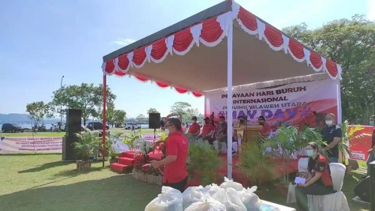 Tak Ada Demo, Peringatan Hari Buruh di Manado Justru Diisi dengan Baksos dan Bersih-bersih Pantai