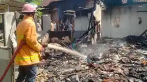 rumah-di-watulimo-trenggalek-terbakar-karena-tabung-gas-elpiji-bocor.jpg
