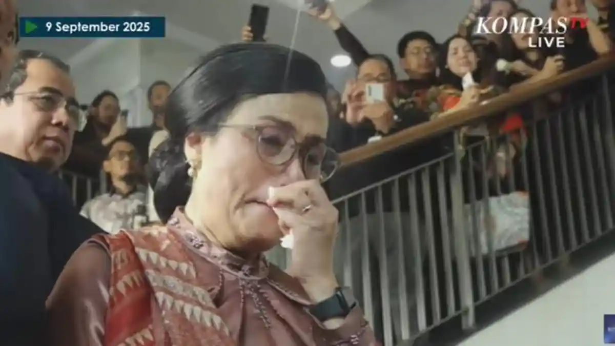 SRI MULYANI ‘Mewek’ saat Sertijab, Perpisahan Dibanjiri Mawar Putih Usai Lengser dari Menkeu