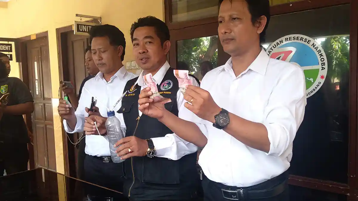 Dua Pegawai Pemkab Jombang Tertangkap Polisi saat Hisap Sabu-sabu