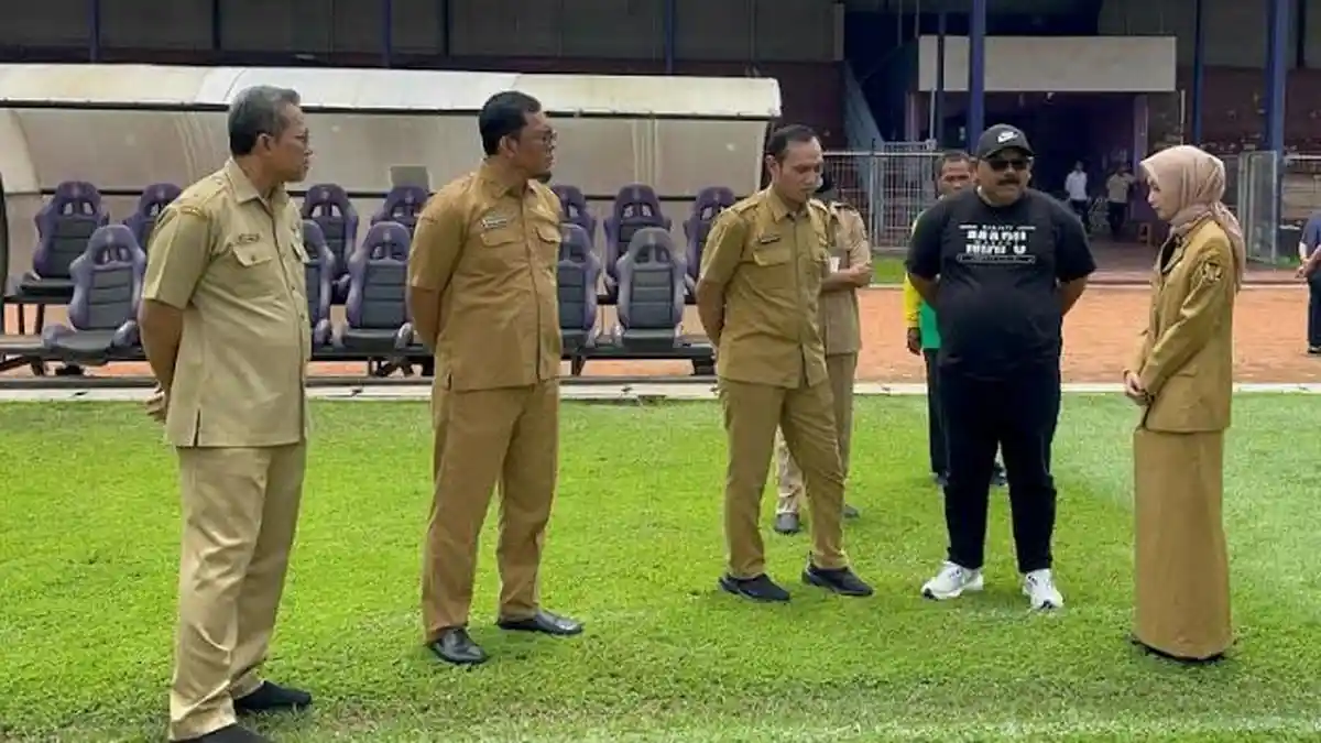 Awali 100 Hari Kerja, Vinanda Wali Kota Kediri Tinjau Stadion Brawijaya dan Agendakan Perbaikan