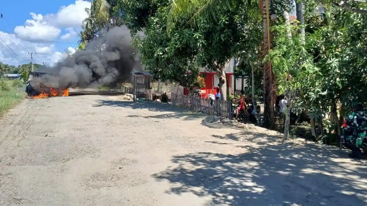 BREAKING NEWS: Mobil Pikap Terbakar di Bone Sulsel, Diduga Solar Tumpah