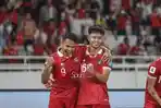 Hokky-Caraka-kanan-sedang-merayakan-gol-bersama-Dimas-Drajad-kiri.jpg