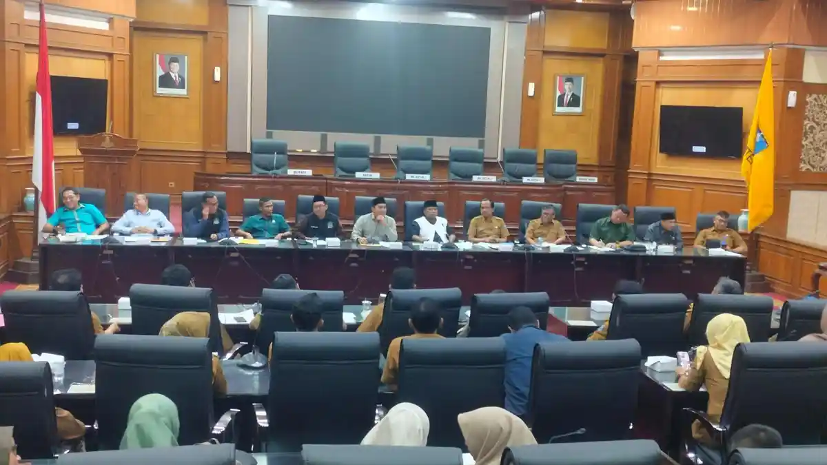 Puluhan PPPK Datangi Kantor DPRD Kabupaten Serang, Minta Kesetaraan Hak ASN