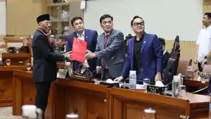 Anggota-Komisi-III-DPR-RI-dfdf.jpg