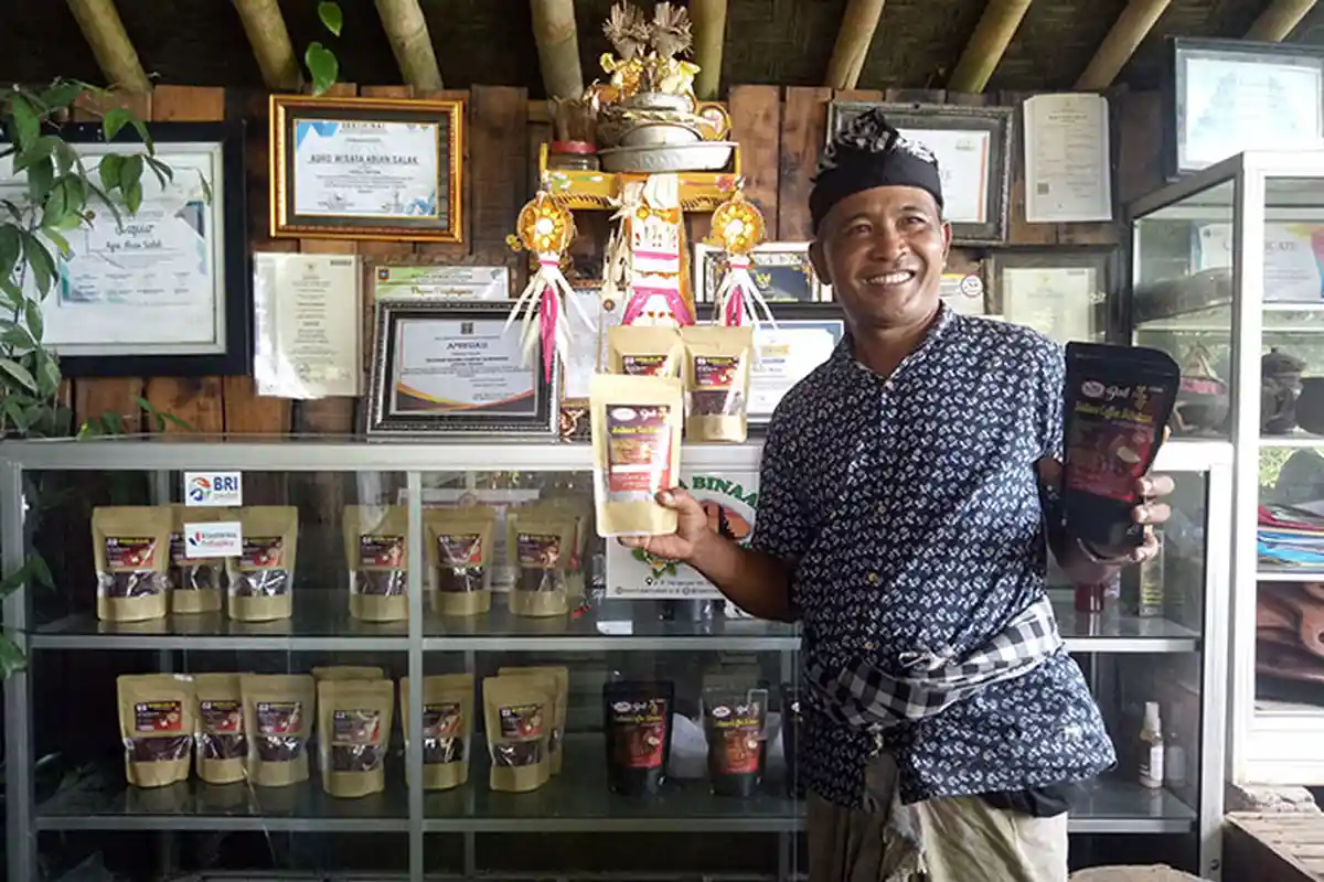 Kisah Nyoman Mastra di Karangasem, Menyulap Salak Jadi Kopi, Terbesit Ide dari Anjing dan Kelelawar