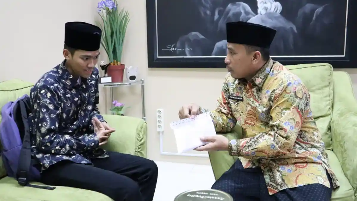 Lanjutkan Studi di Tunisia, Penerima Beasiswa Ini Dapat Donasi dari Guru dan Staf Disdik Purwakarta