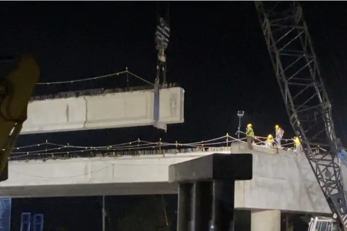 Delapan Bentang Girder Jembatan Tol Semarang-Demak di Jalur Pantura Sayung Sudah Terpasang
