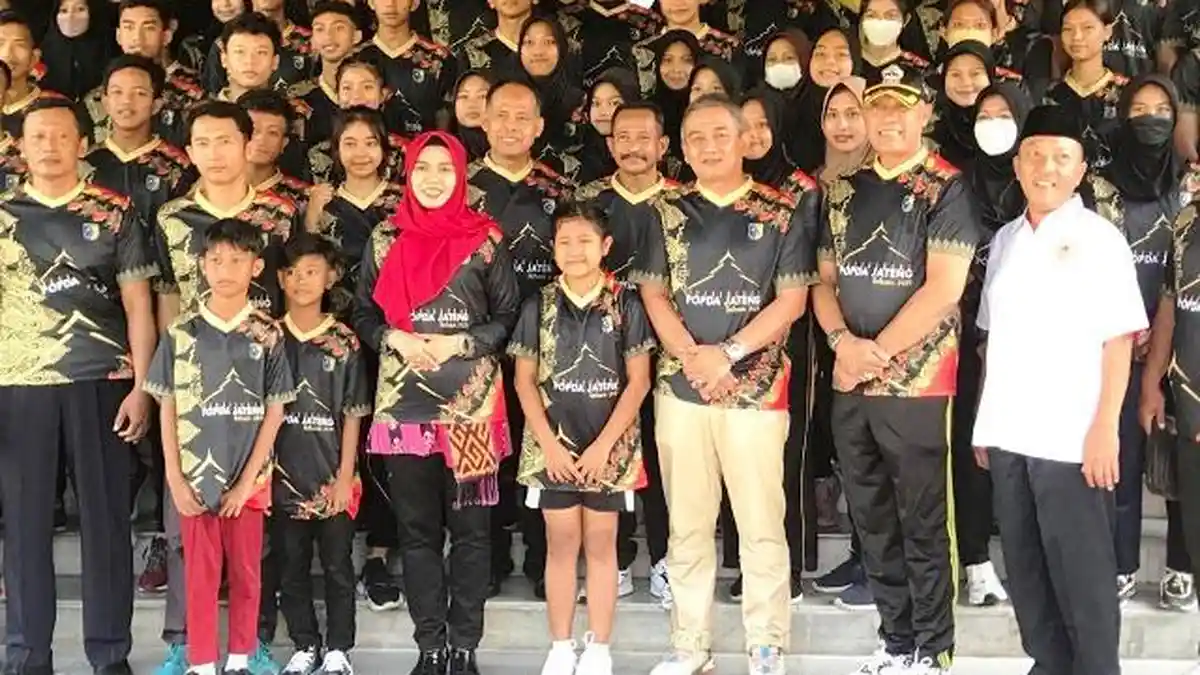 Bupati Estianah Lepas Atlit Pelajar Demak yang akan Berlaga di Popda Jateng