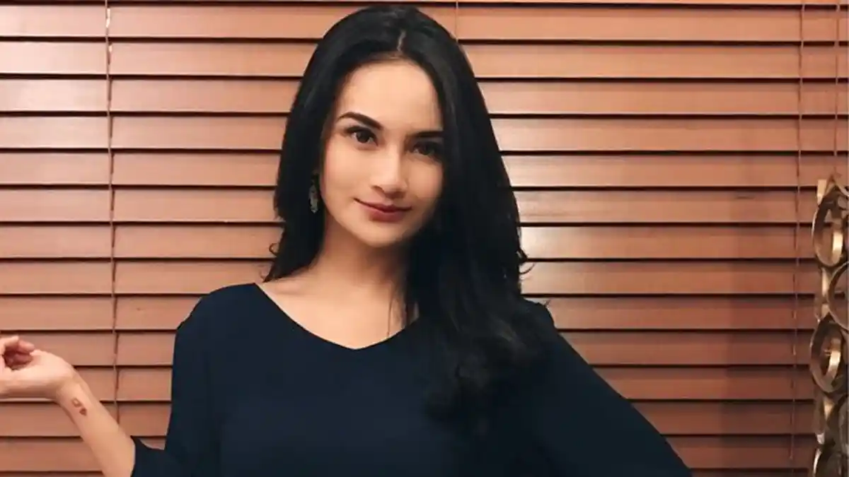 Dicampakkan Cucu Soekarno, Vanessa Angel Pamer Foto dengan Pria Bule