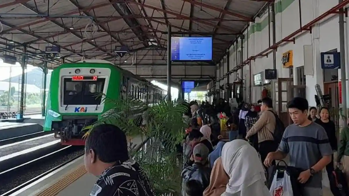 Jumlah Penumpang Kereta Api di Wilayah KAI Daop 7 Melonjak Saat Libur Hari Buruh 2025