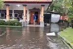 Air Setinggi Paha dan Masuk Ruang Kelas, Siswa SDN 4 Sanur Denpasar Bali Belajar Daring