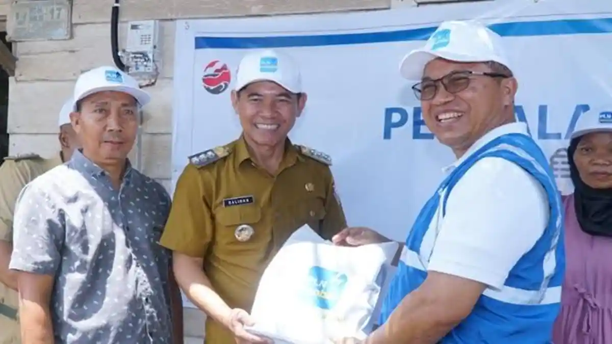 PLN UID S2JB Nyalakan Harapan untuk Ratusan Warga Tidak Mampu