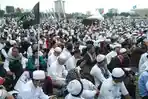para-peserta-reuni-akbar-alumni-212-berkumpul-di-lapangan-monas_20171202_110827.jpg