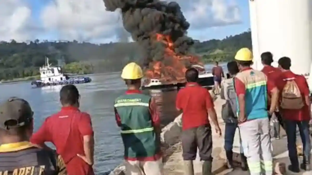 BREAKING NEWS: 2 Speedboat Perusahaan di Kepulauan Sula Terbakar, 1 Orang Alami Luka Bakar