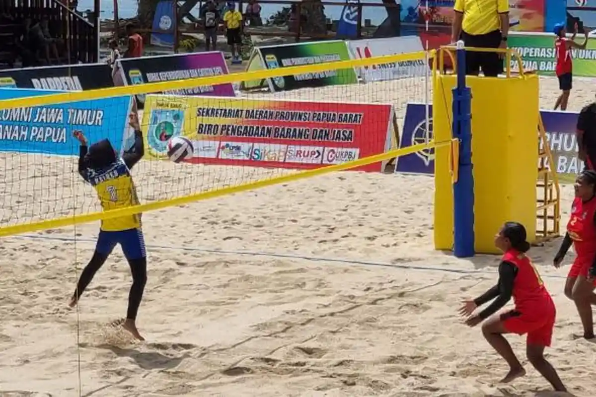 Tumbangkan Putri Papua Barat 4, Maluku 1 Melaju ke Perempat Final 2x2 Sirnas Seri 1 Voli Pasir 2023
