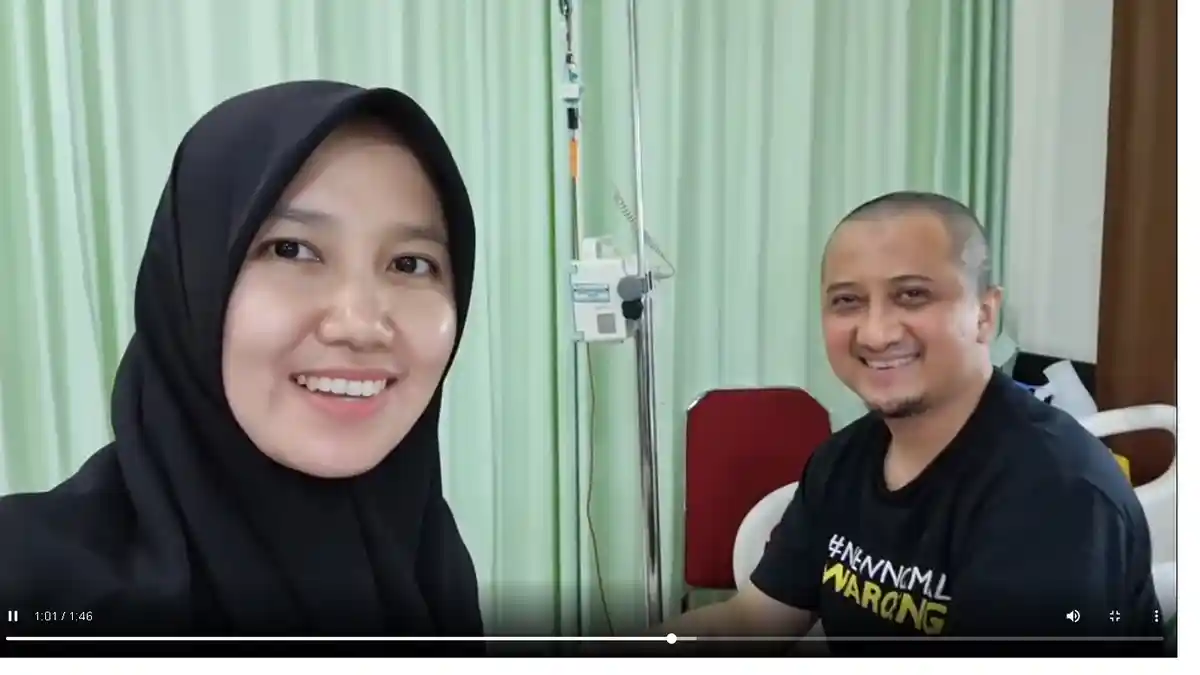Terbaring Lemas saat Transfusi Darah, Terekam Momen Ustaz Yusuf Mansur Menangis Dengar Ucapan Istri