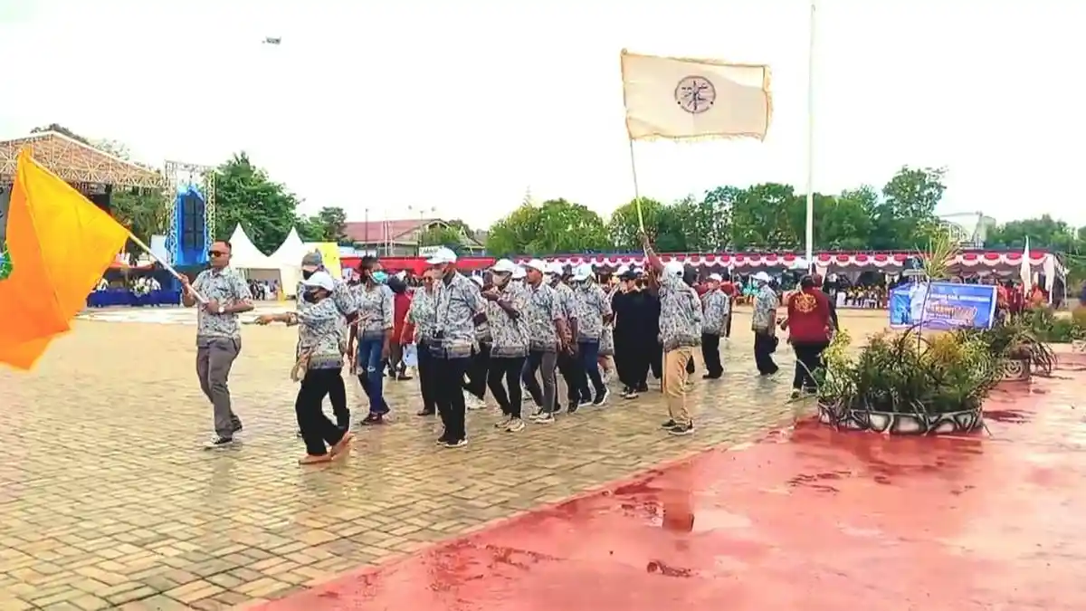 BREAKING NEWS: Gerimis Iringi Parade Defile Pembukaan Pesparawi XIV