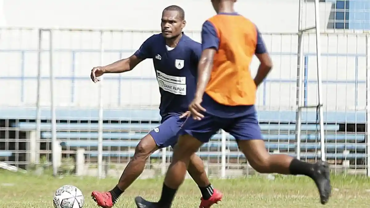 Terlibat Pertengkaran Israel Wamiau Sambangi Penginapan Persebaya