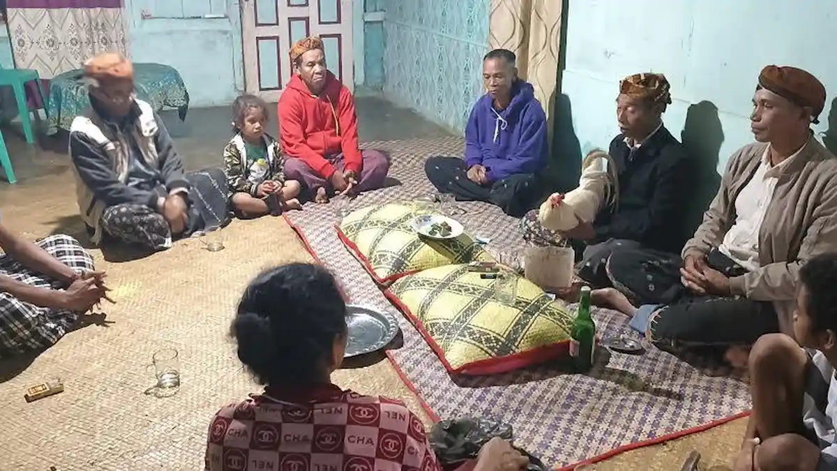 Pergantian Tahun, Warga Manggarai Gelar Ritual Adat Teing Hang - Pos ...