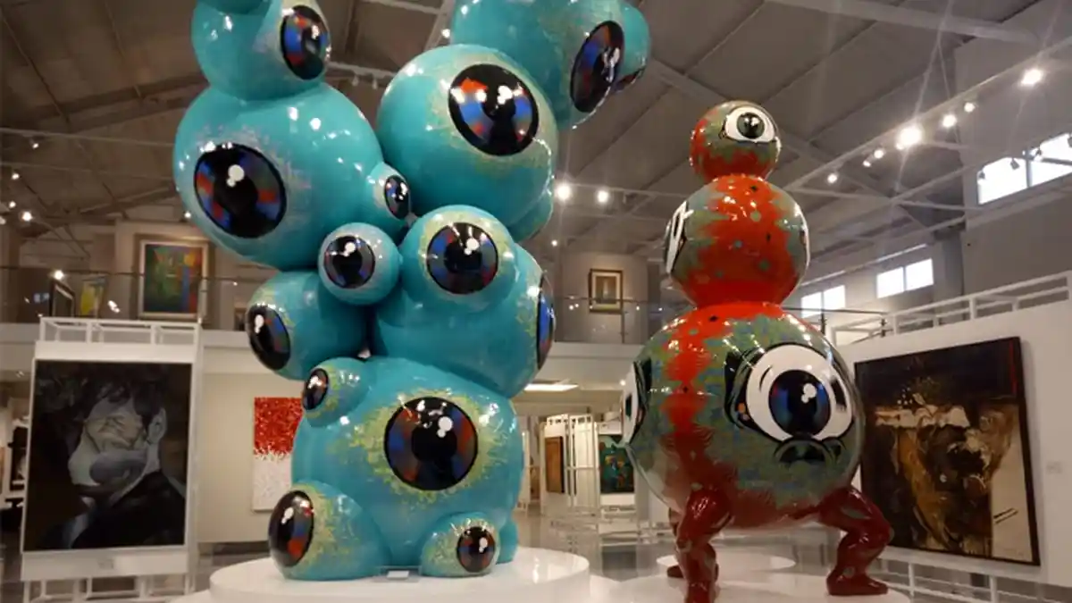Jadi Ikon Tumurun Private Museum, Ini Makna di Balik Patung 'Floating Eyes'