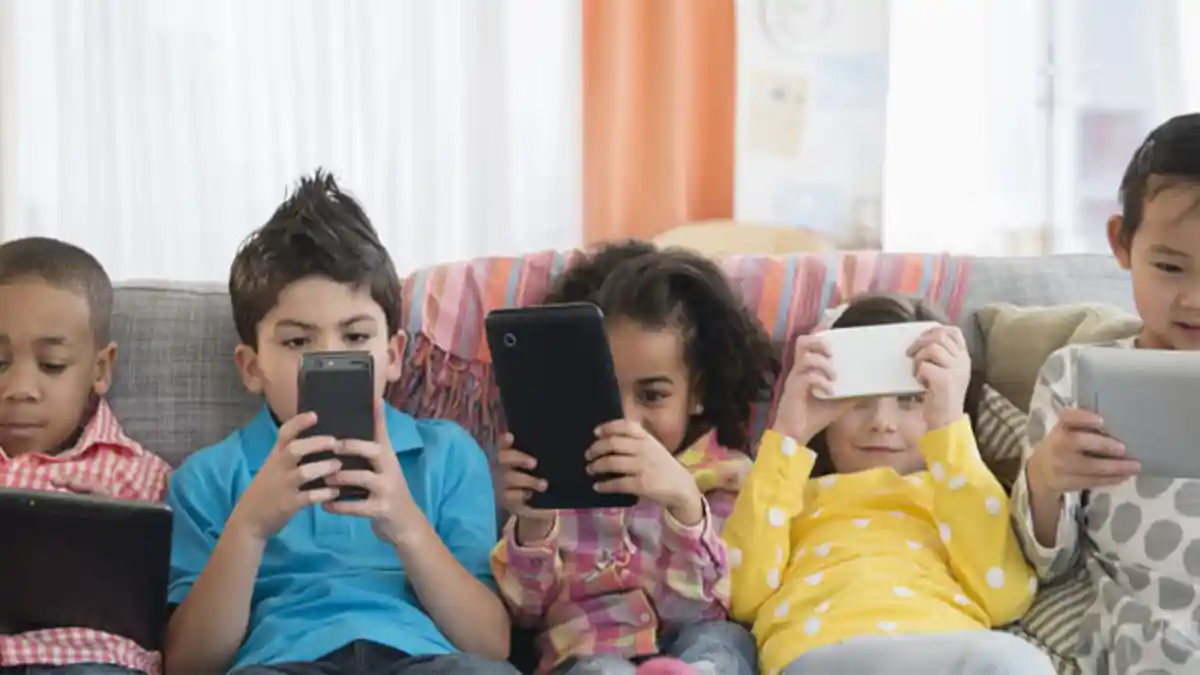 Tak Ingin Anak 'Kecanduan' Gadget, Terapkan 4 Tips Jitu Ini!